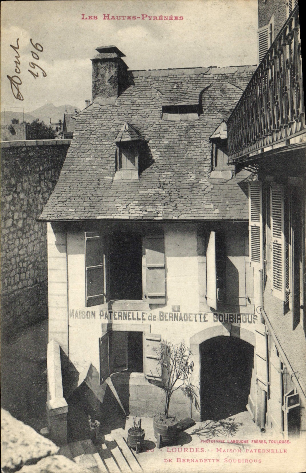 CPA Les Hautes Pyrenees Lourdes Maison paterrelle de Bernadette 