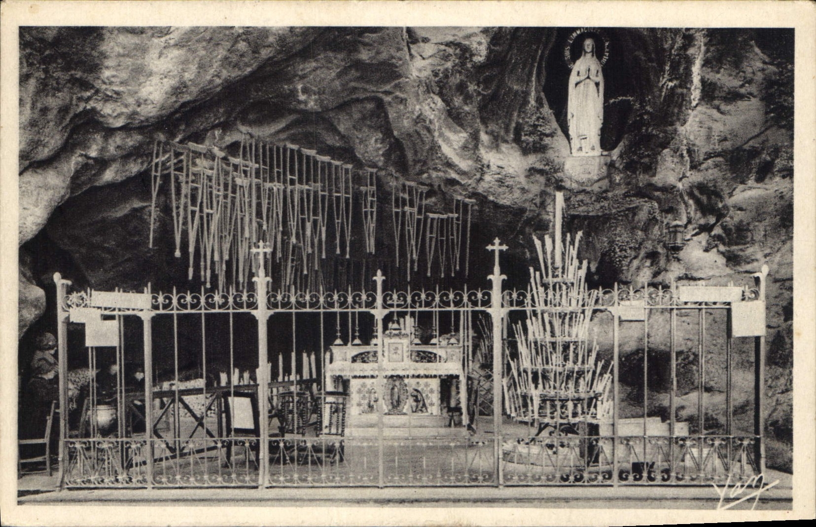 CPA Lourdes La Grotte Miraculeuse 