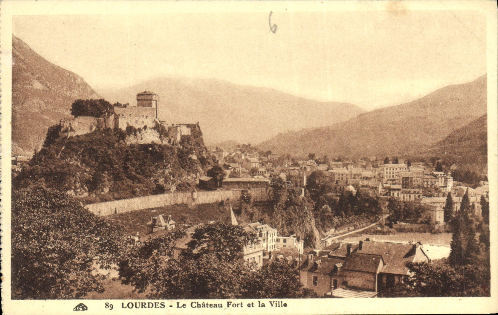 LOURDES - Le Château Fort et la Ville — éditeur non identifié, n° de série 89
