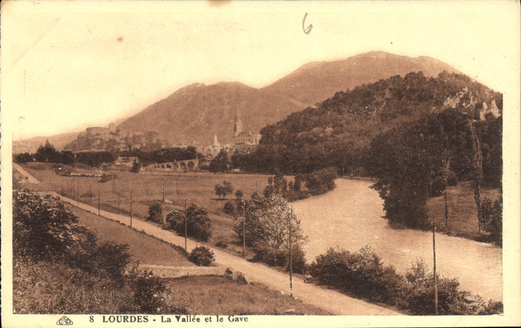 CPA Lourdes la Vallee et le Gave 