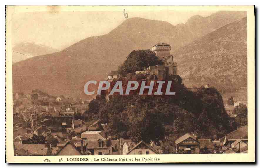 CPA Lourdes le Chateau Fort et les Pyrenees 