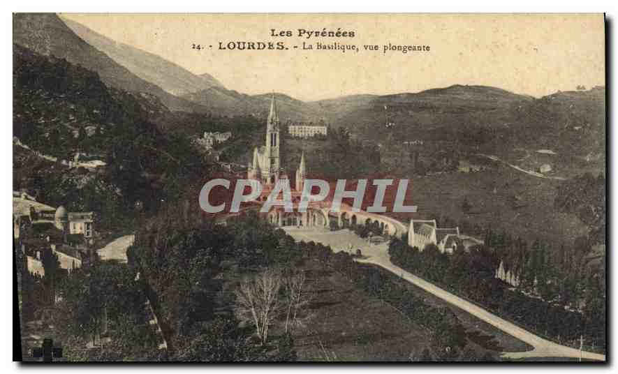 CPA Les Pyrenees Lourdes la Basilique vue Plongeante 