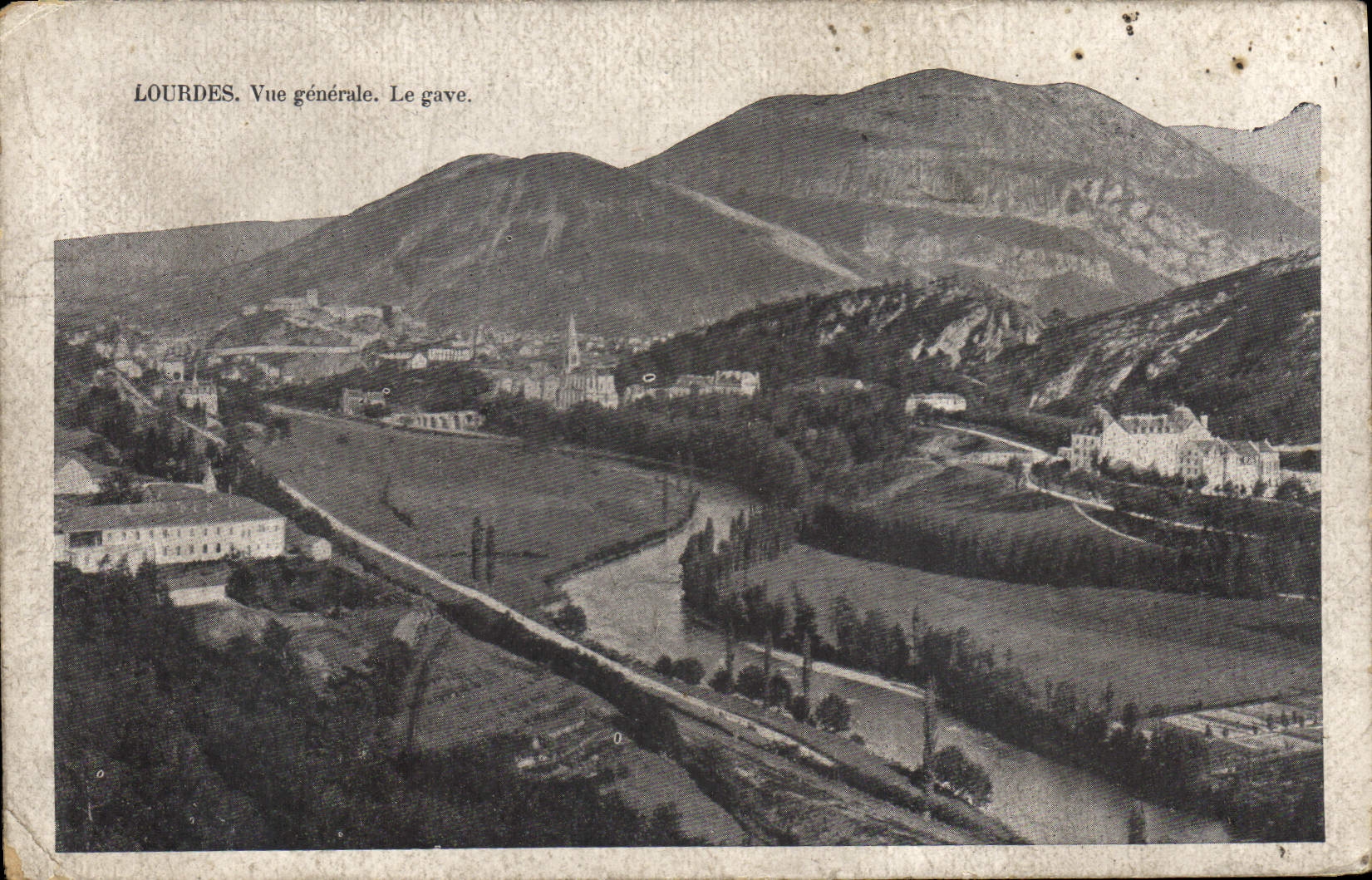 CPA Lourdes vue generale le Gave 