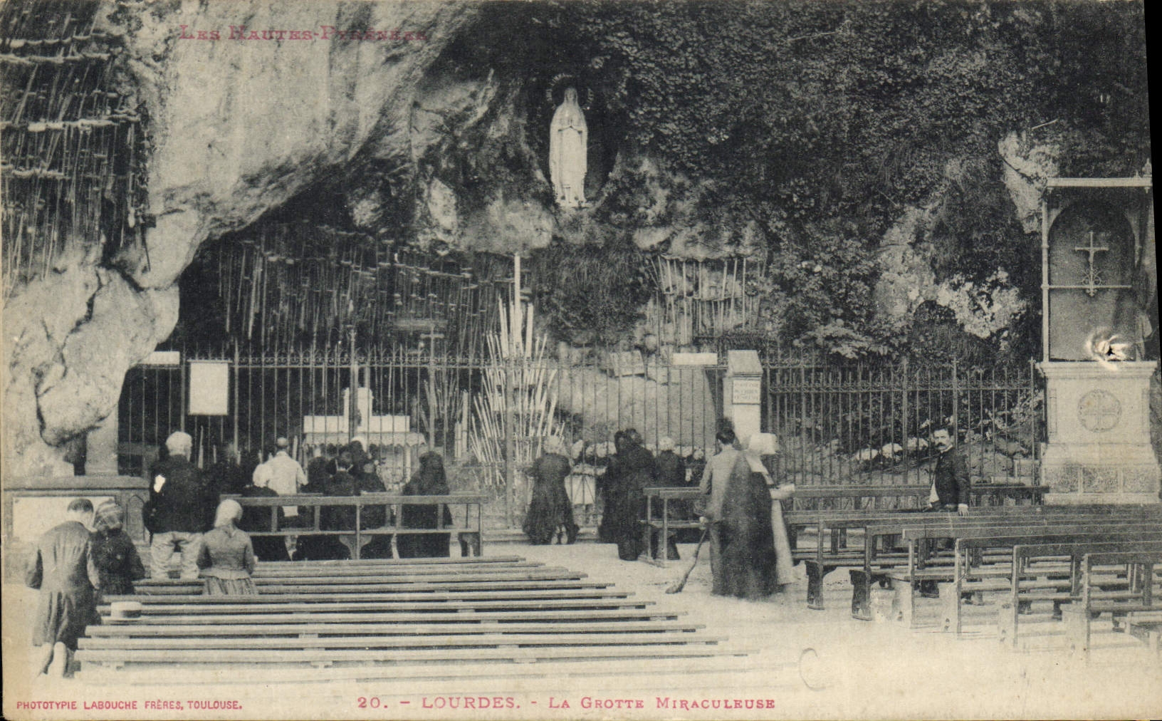 CPA Lourdes la Grotte Miraculeuse 