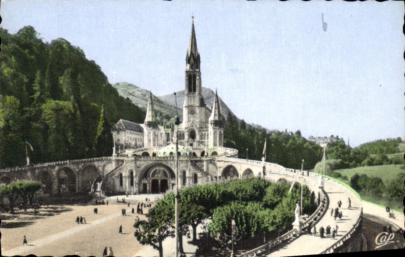 CPA Lourdes la Basilique 