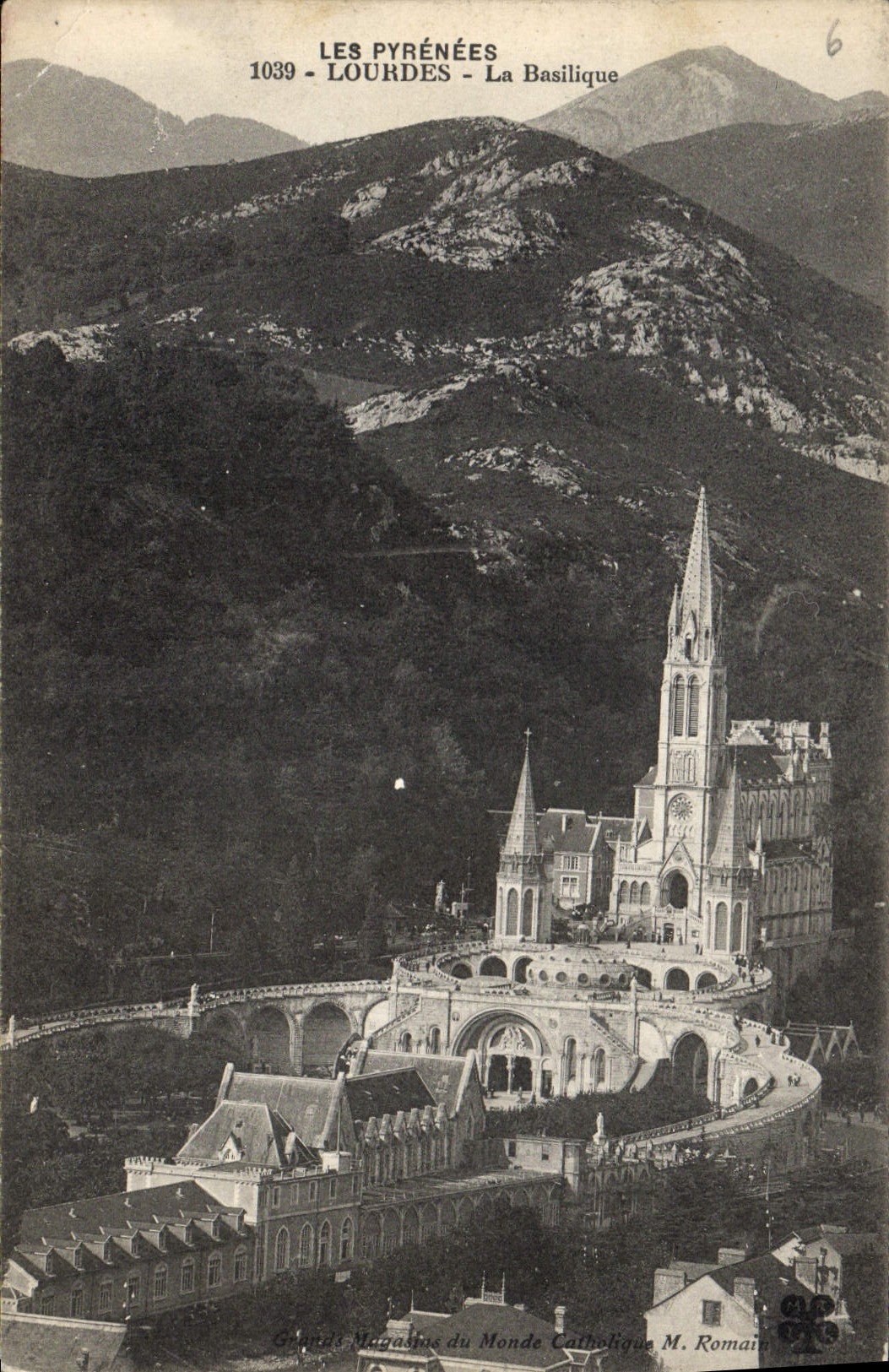 CPA Les Pyrenees Lourdes la Basilique 