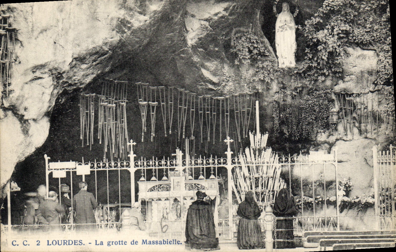 CPA Lourdes la Grotte de Massabielle 