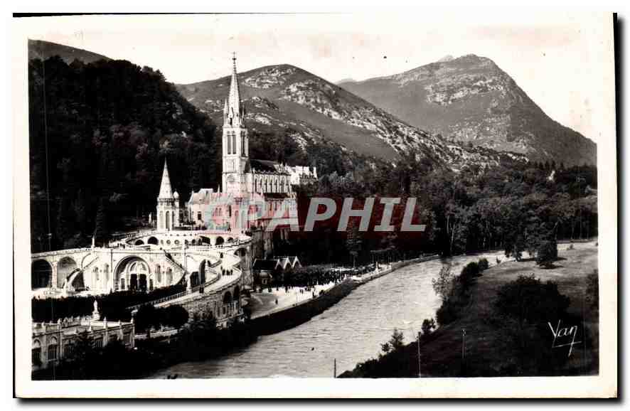CPA Lourdes la Basilique et le Gave 