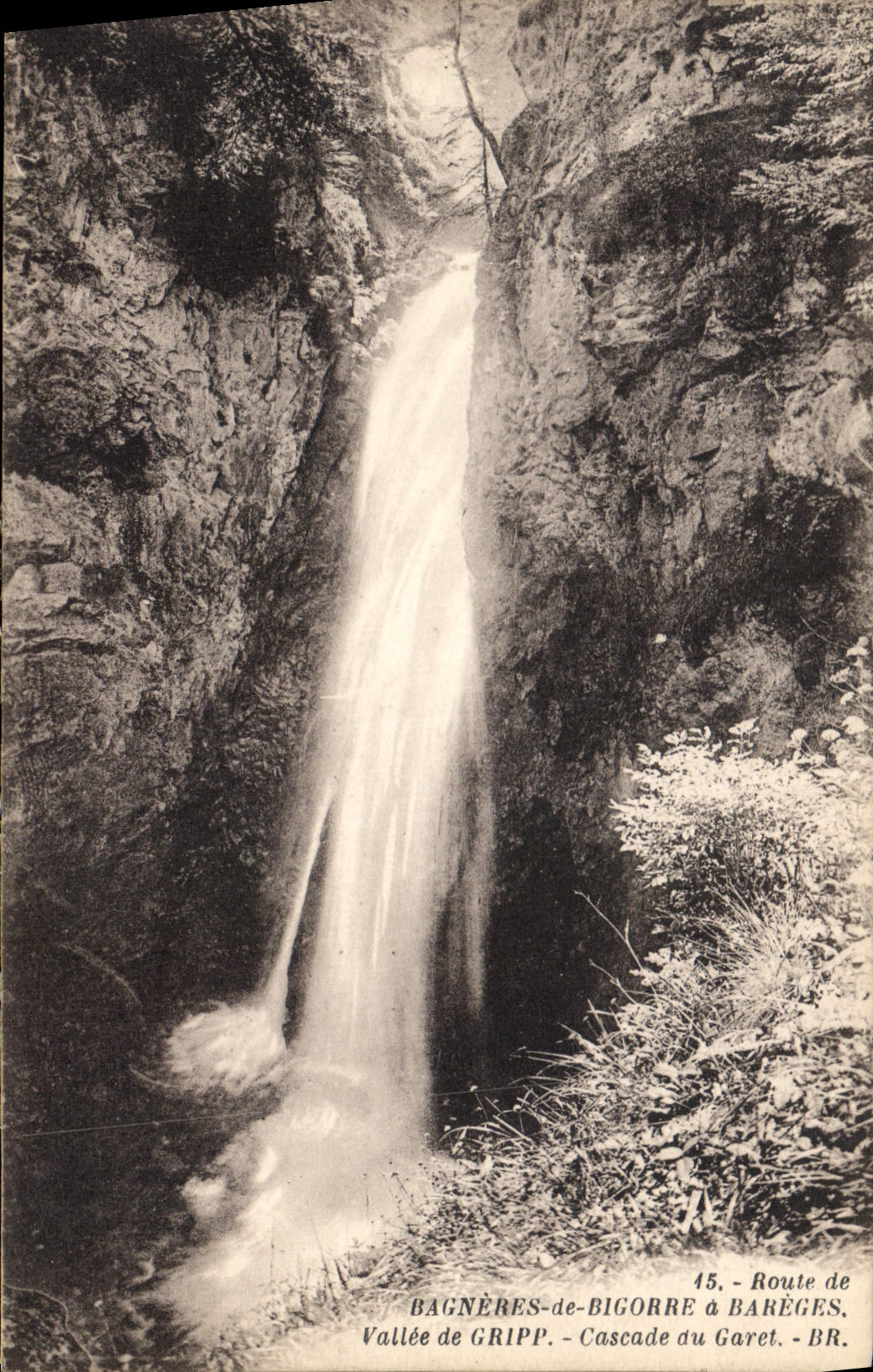 Cascade du Garet — Vallée de Grèppes — Route de Bagnères-de-Bigorre à Barèges — Éditeur Bloc frères Bordeaux, n°15