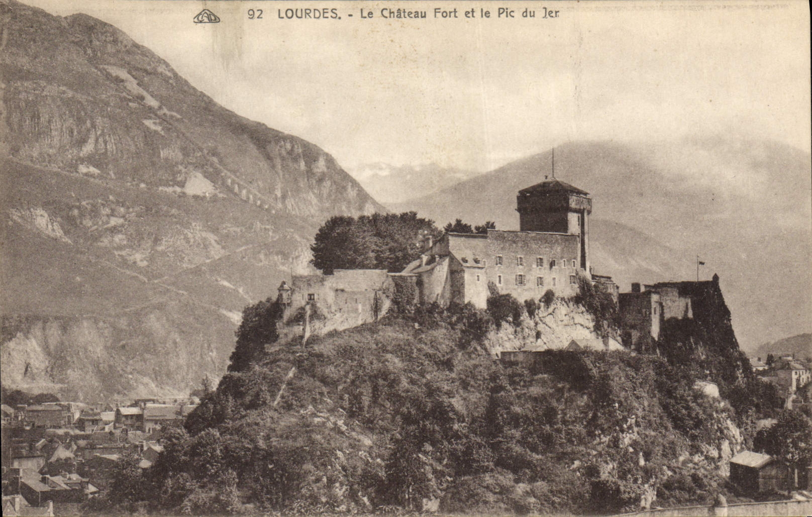 CPA Lourdes le Chateau Fort et le Pic Jer 