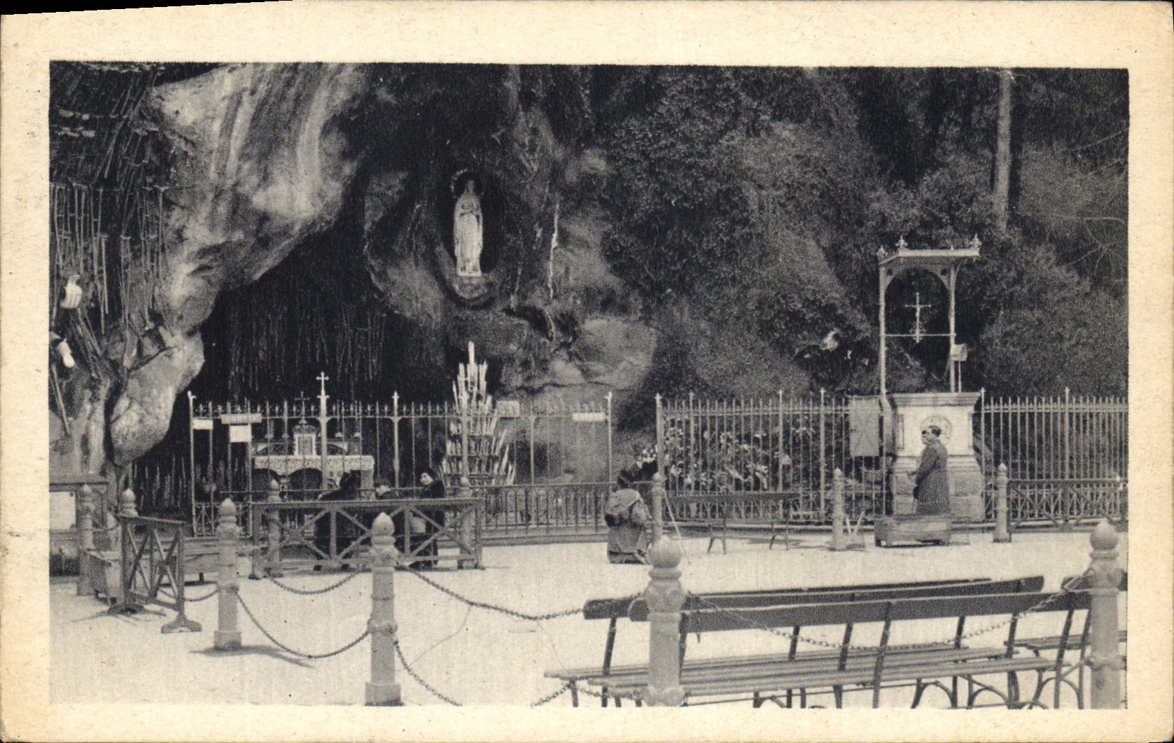 CPA Lourdes la Grotte Miraculeuse 