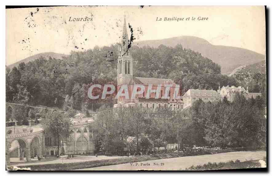 CPA Lourdes la Basilique et le Gave 