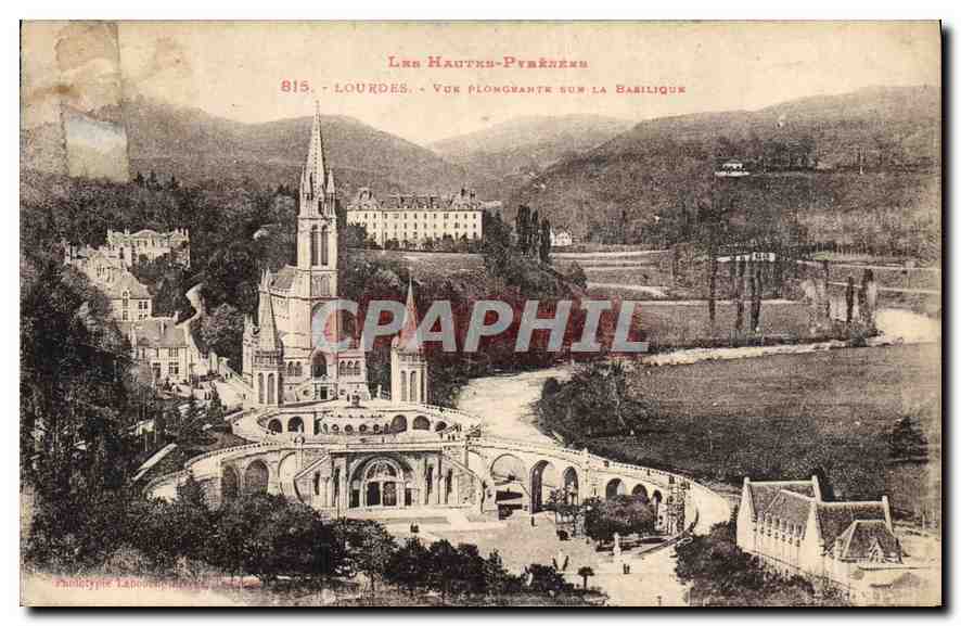 CPA Les Hautes Pyrenees Lourdes vue Plongeante sur la Basilique 