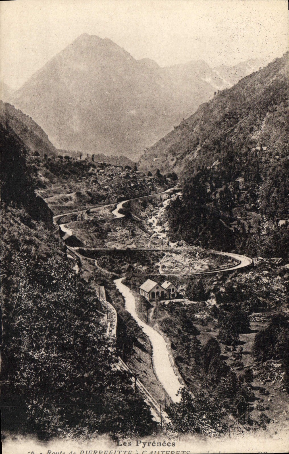 CPA Les Pyrenees Route de Pierrefitte a Cauterets 