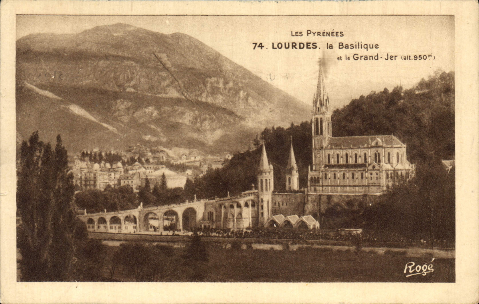 CPA Les Pyrenees Lourdes la Basilique et le Grand Jer 