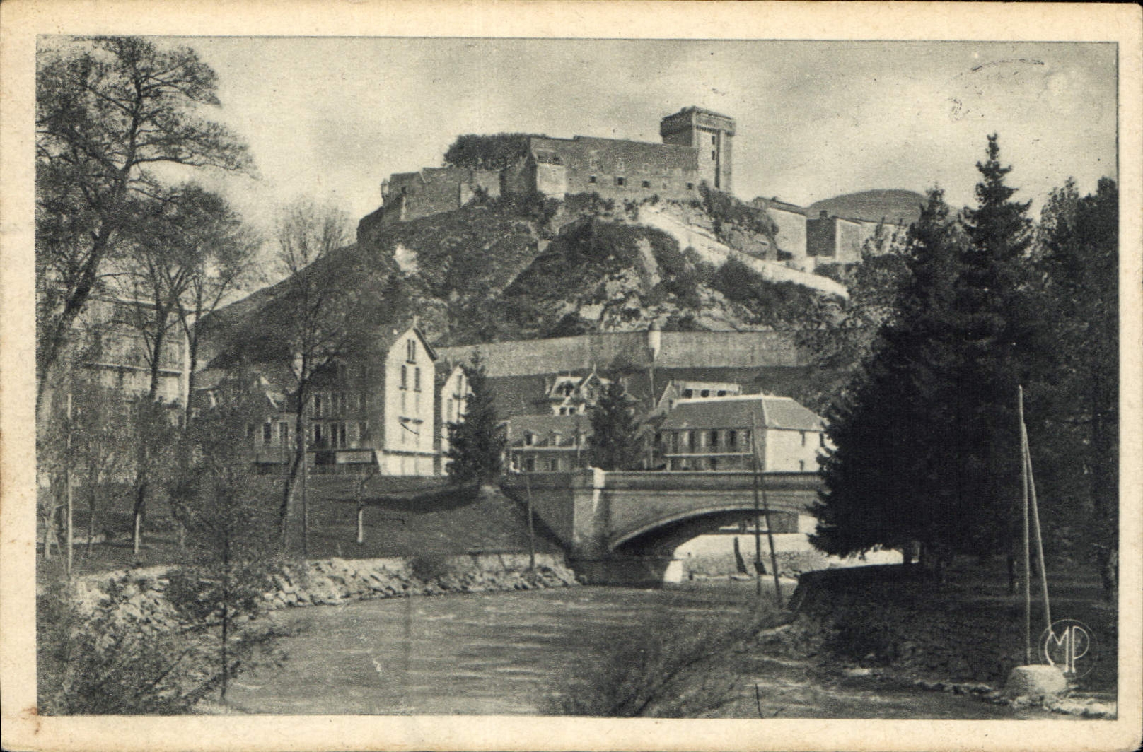 CPA Lourdes le Chateau Fort 