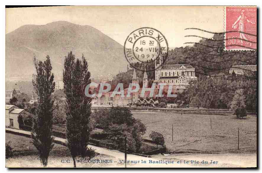 CPA Lourdes vue sur la Basilique et le Pic du Jer 