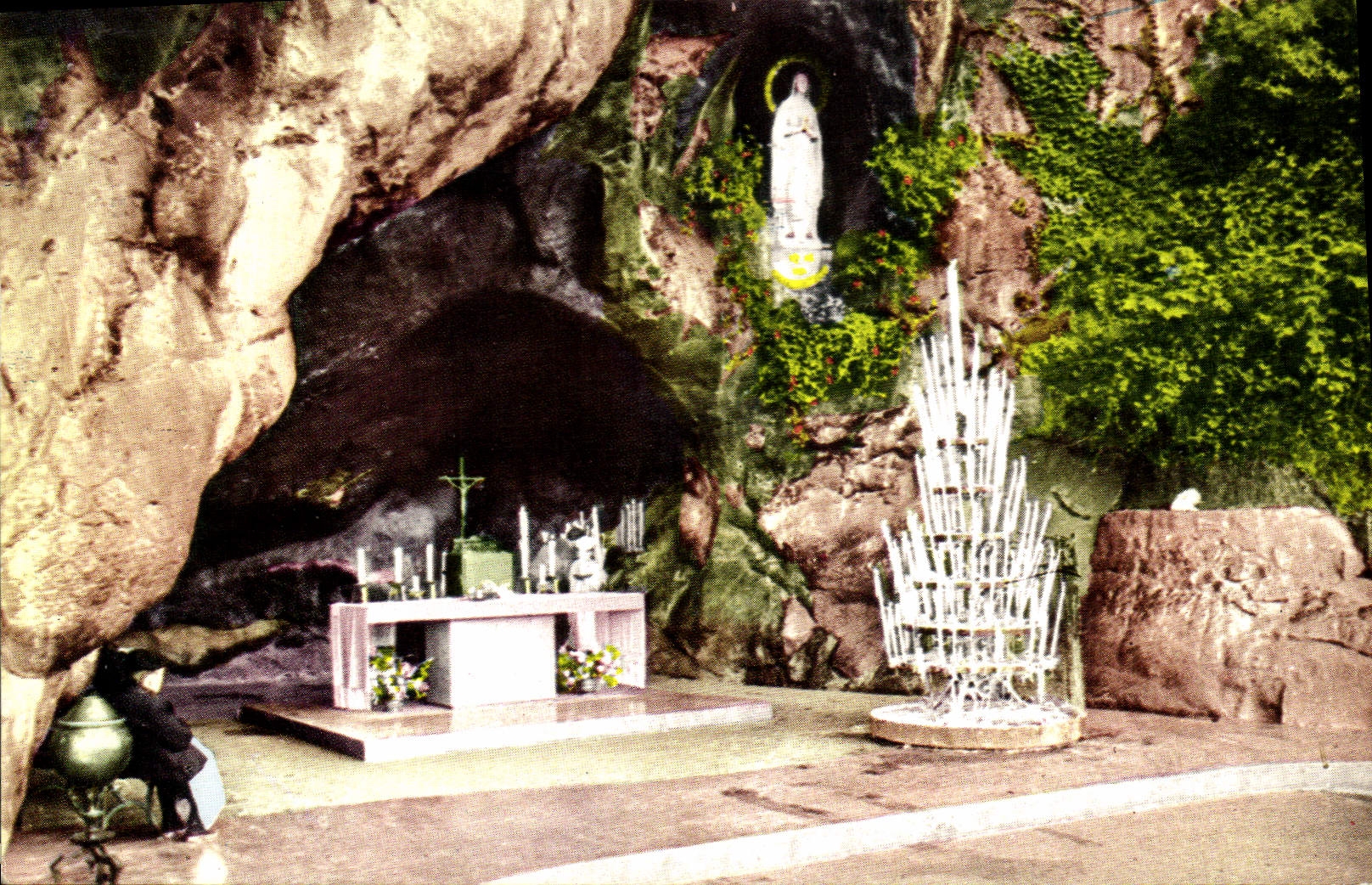 CPA Lourdes la Grotte Miraculeuse 