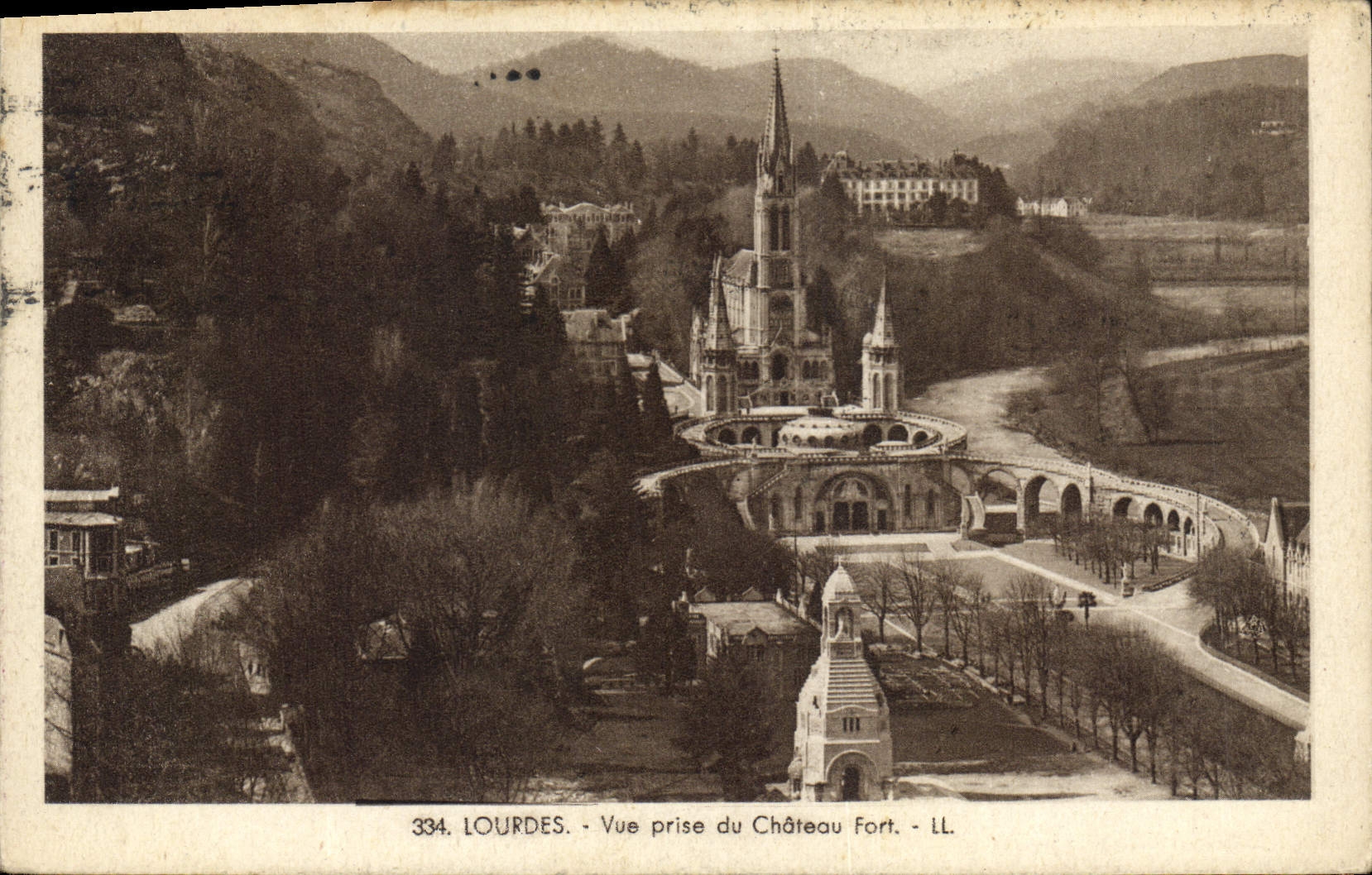 CPA Lourdes Vue prise du Chateau Fort 