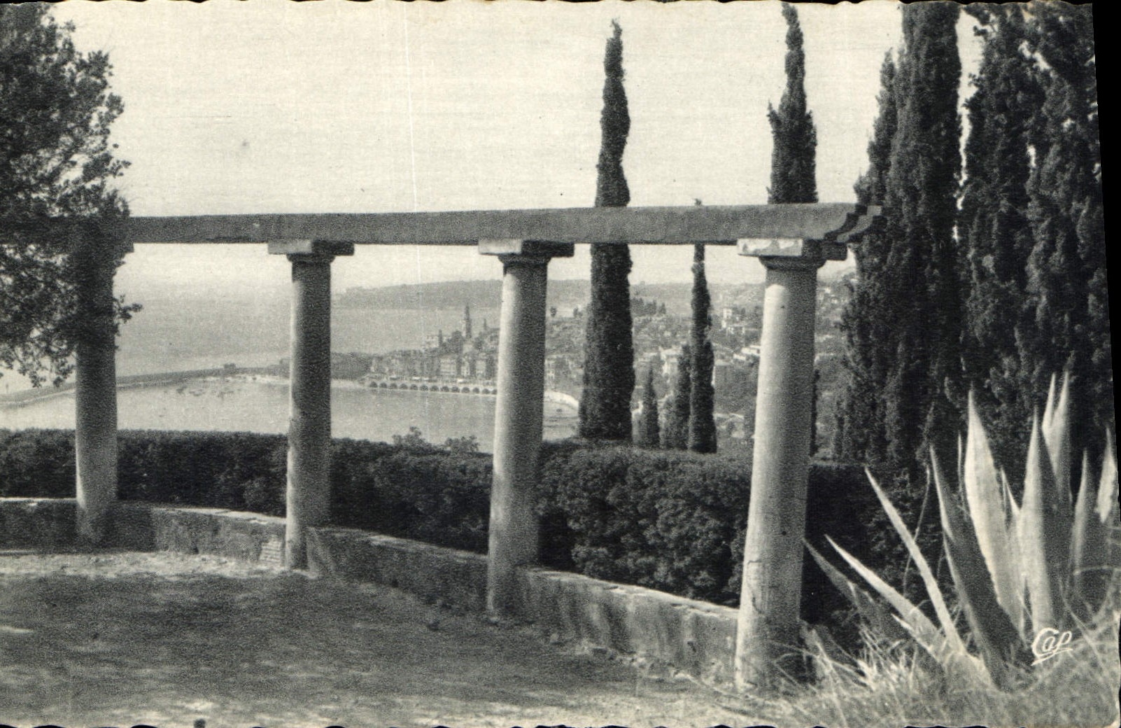Menton — Vue prise de Garavan — Cie des Arts Photographiques, 44, rue Léopold, Paris