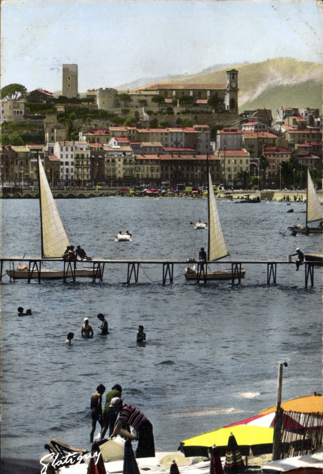 CPA Cannes A Mmes Le Port et le Suquet 