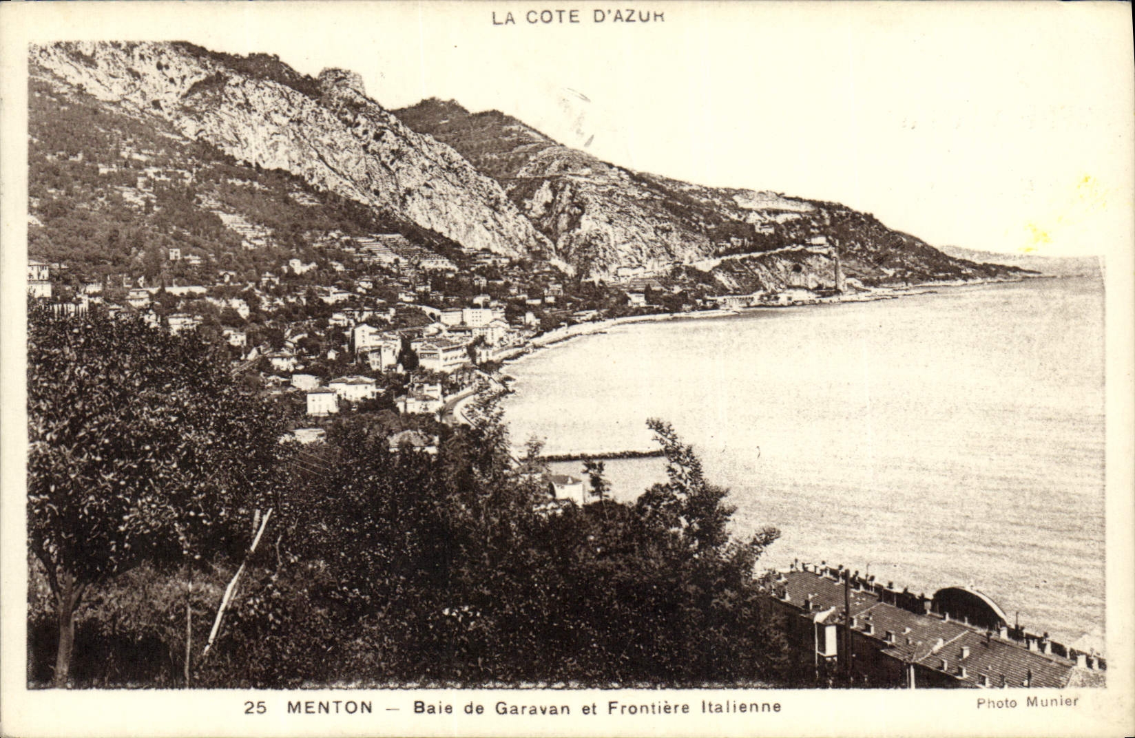 Menton — Baie de Garavan et Frontière Italienne — Photo Munier