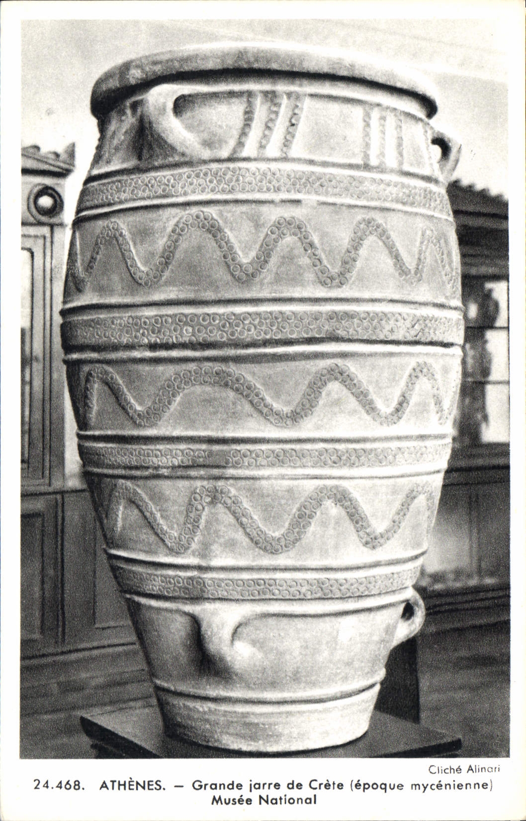 ATHÈNES — Große Kreta-Terrine (mykeneische Zeit) — Nationalmuseum, Foto Alinari, n° 24.468