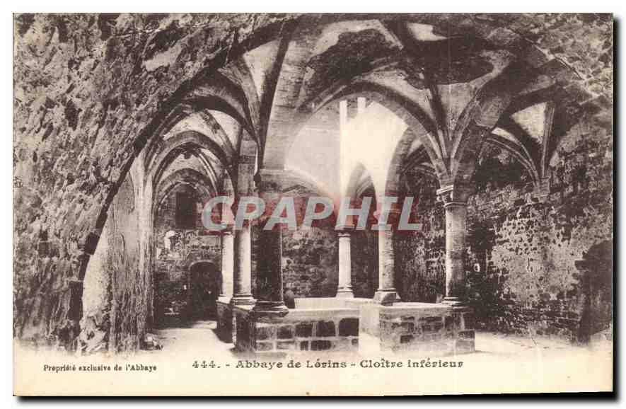 Abbaye de Lérins - Cloître inférieur — vue intérieure des voûtes gothiques — propriété exclusive de l'Abbaye