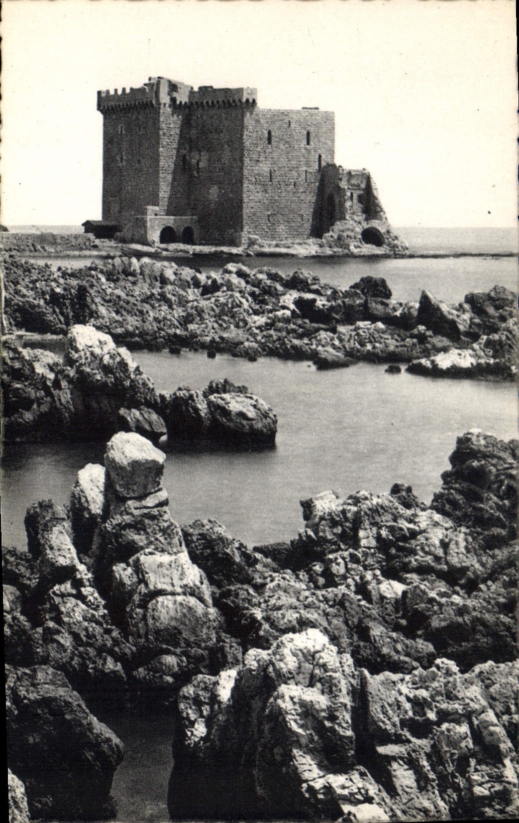 Château Saint-Honorat — Île de Lérins — Éditions Gilletta & Cie, Cannes