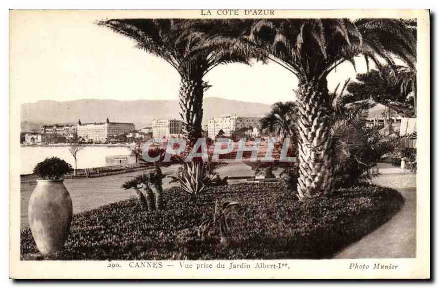 CANNES — Vue prise du Jardin Albert-Ier — Photo Munier