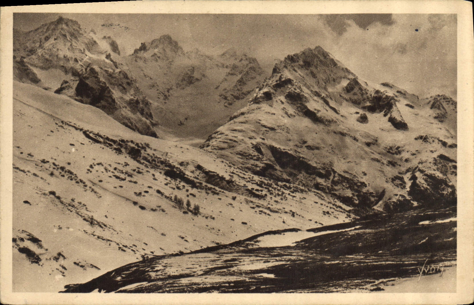 Les Alpes — Vue sur les Pics de Neige, du Lautaret, le Pic Gasnart, le Bec et le Pic de l'Homme — Les Éditions Yvort, Paris