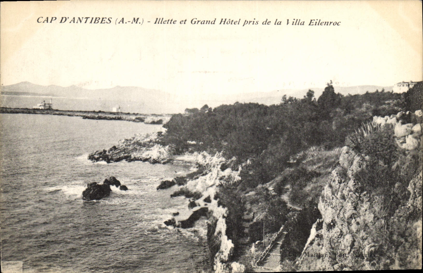 CPA Cap d'Antibes A M Illette et Grand Hotel pris de la Villa Eilenroc 