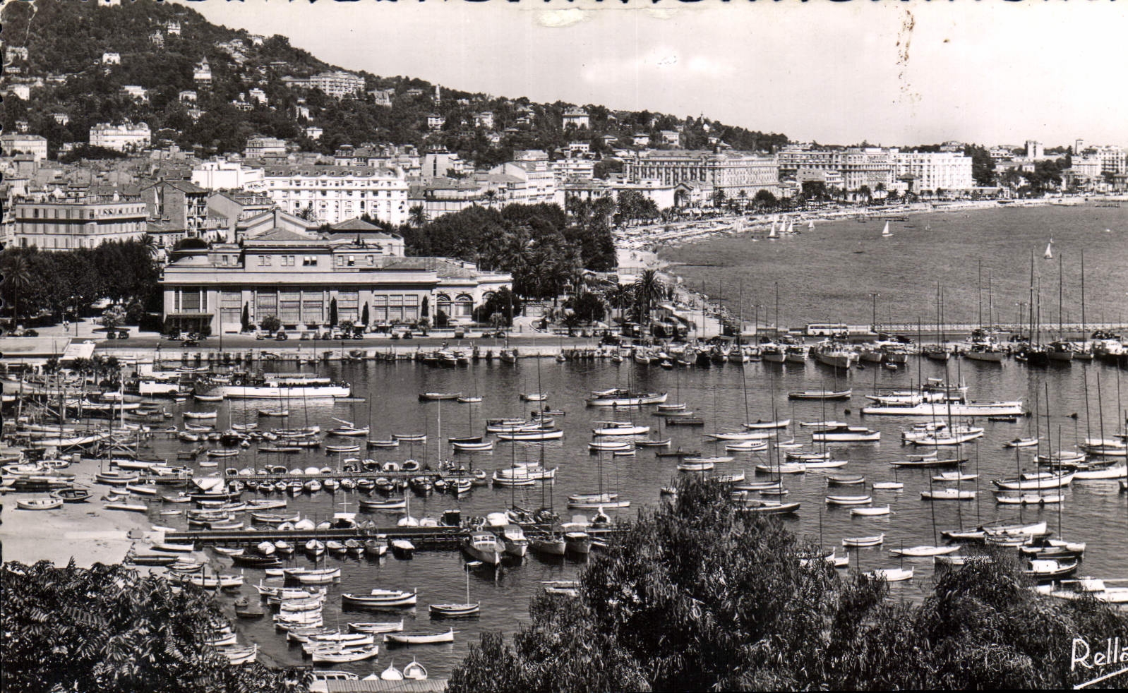 CPA Cannes le Port le Casino et la Croisette vue prise du Suquet 