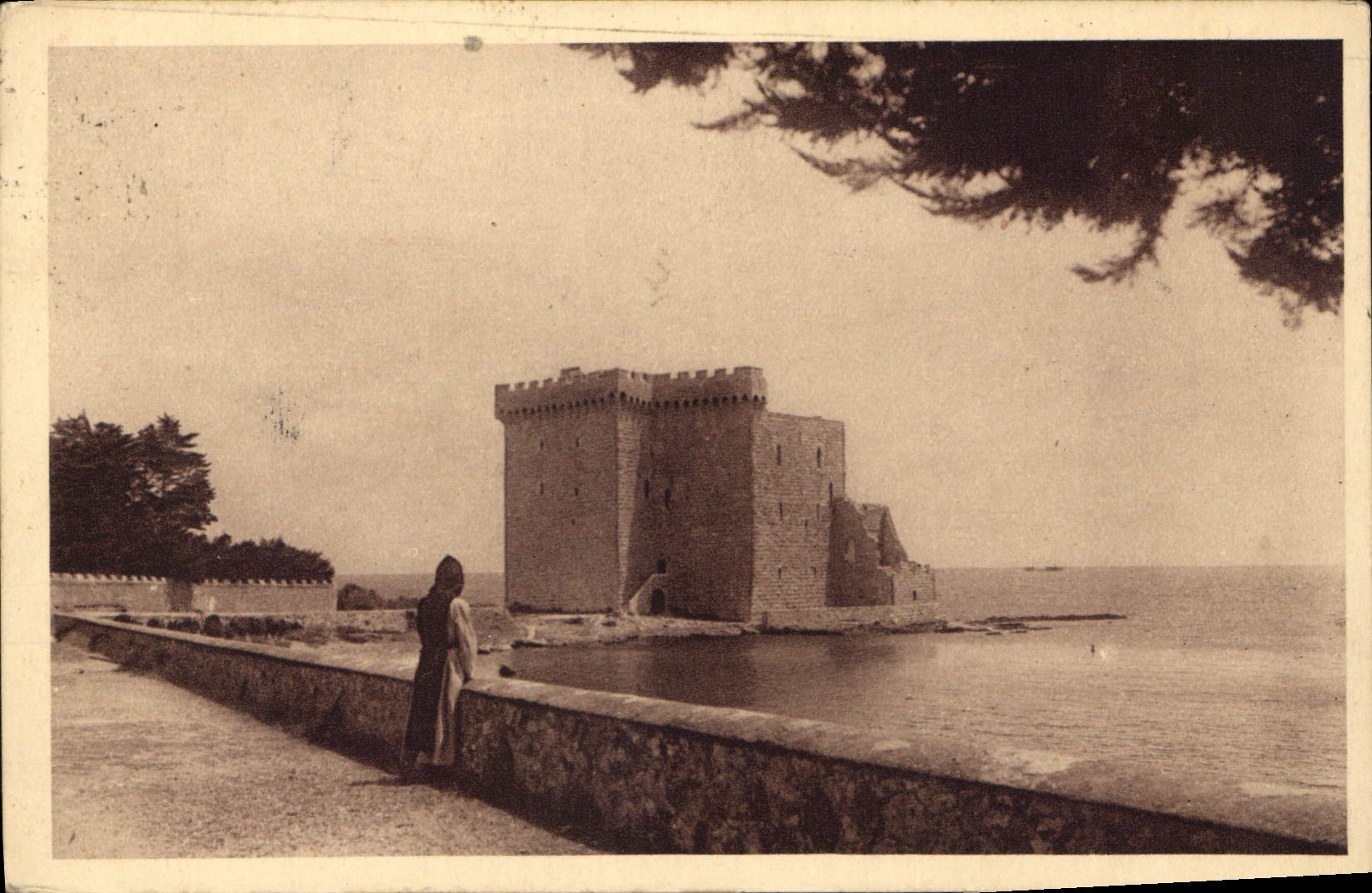 Abbaye de Notre-Dame de Lérins — Cannes — vue du Monastère fortifié du XIe siècle