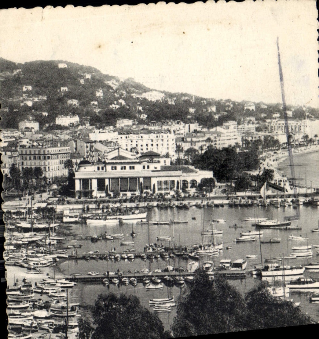 CPA La Cote d'Azur Cannes Vue generale le Port et le Casino 