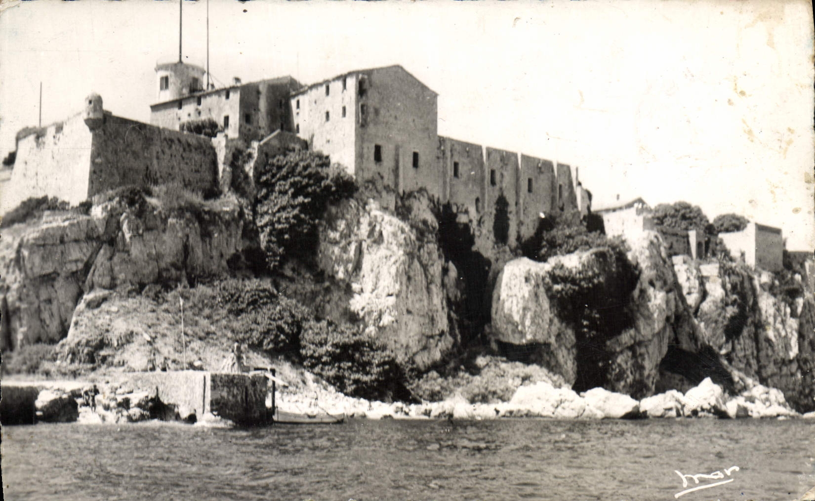 Château fort sur rochers — Ile Sainte-Marguerite — Les Éditions Françaises