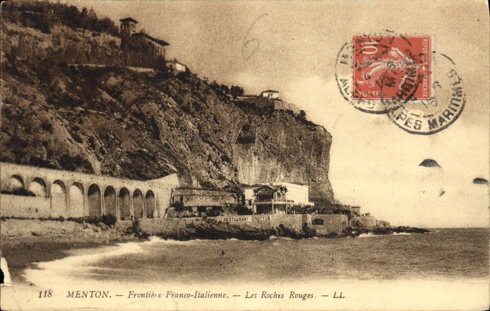 CPA Menton Frontiere Franco Italienne Les Roches rouges 