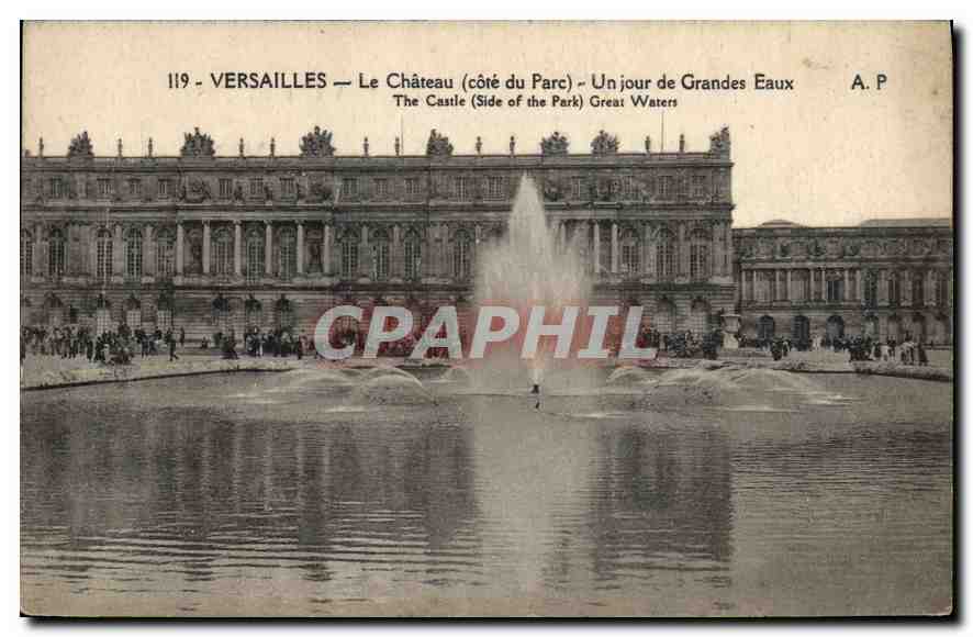 CPA Versailles Le Chateau cote du Parc Un Jour de Grandes eaux 