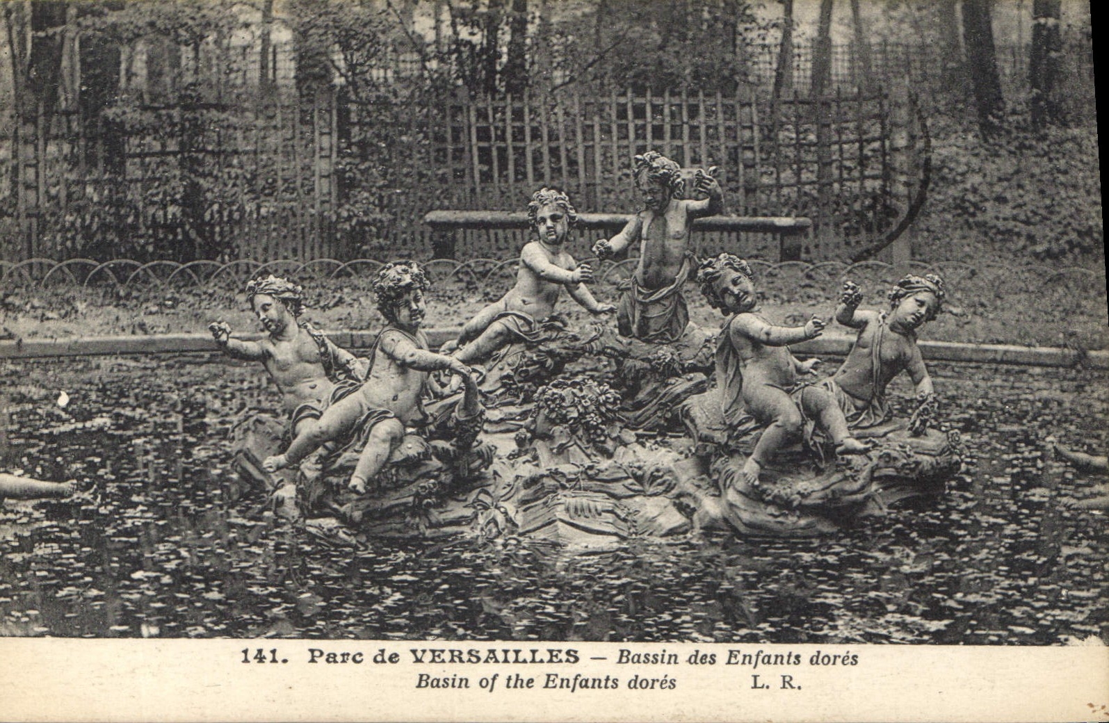 Parc de VERSAILLES — Bassin des Enfants dorés — L. R.