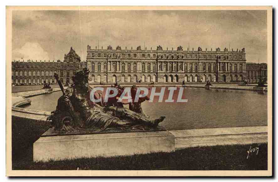 CPA Splendeurs et Charmes de Versailles Facade du Palais sur les Parterres d'Eau 