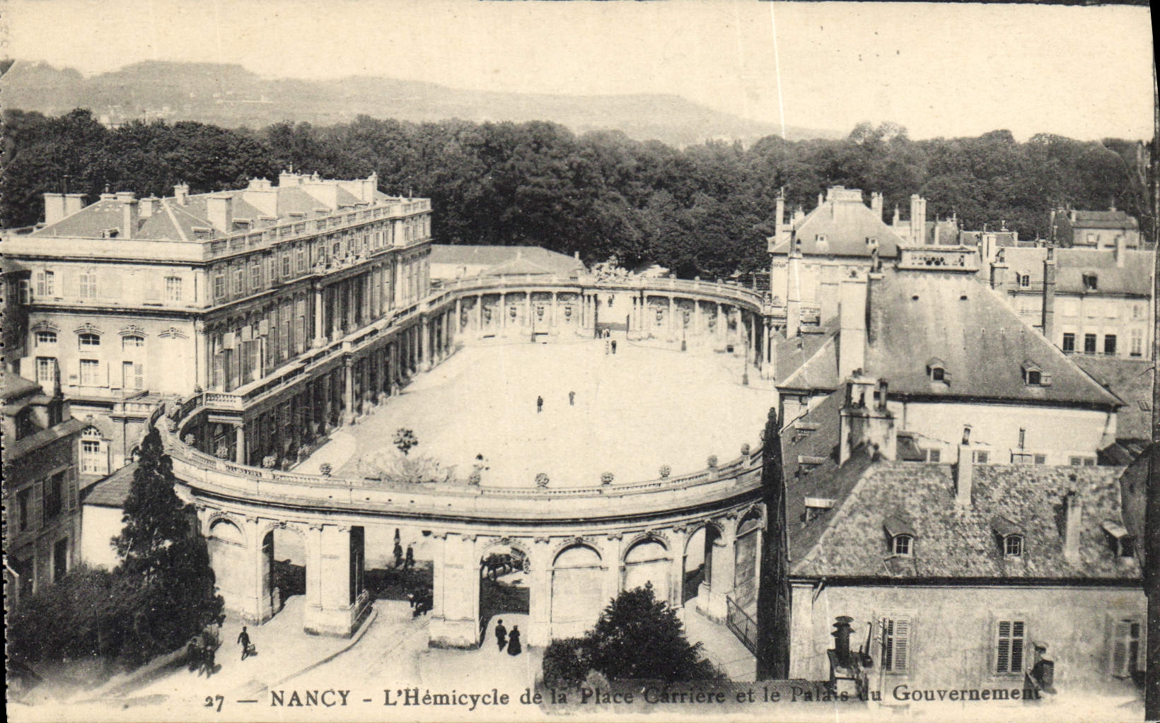 NANCY — L'Hémicycle de la Place Carrière et le Palais du Gouvernement — éditeur CPAPHIL, n° 27