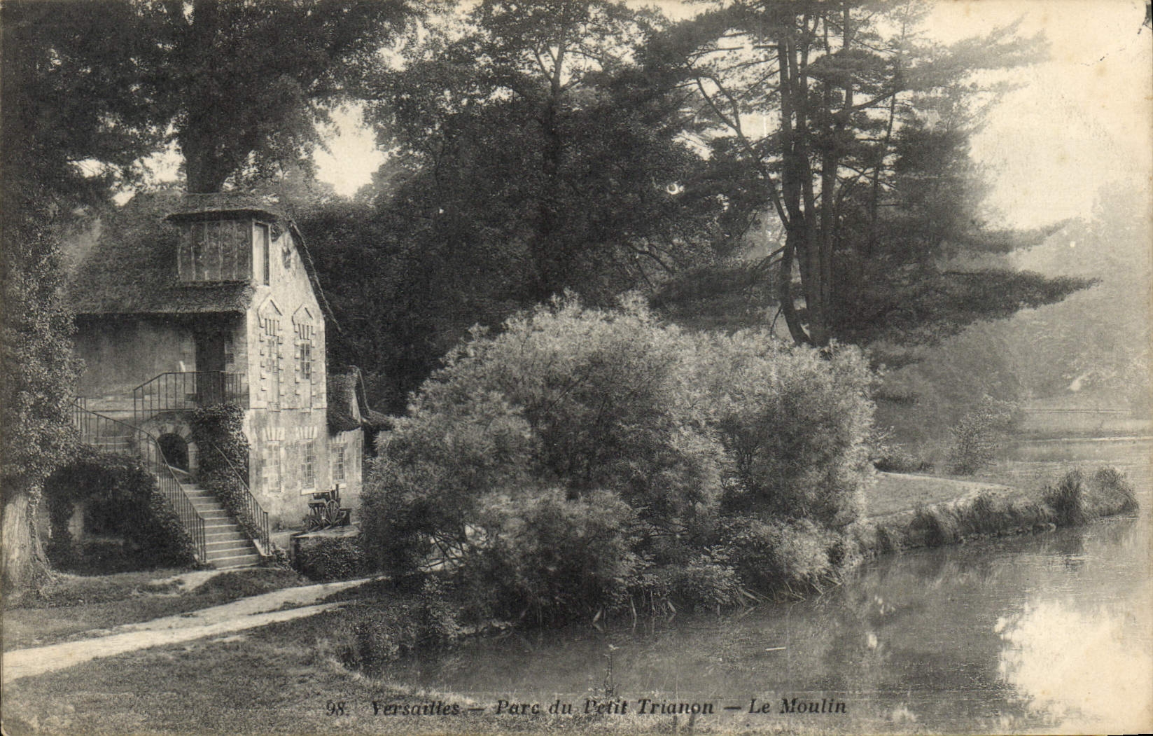 CPA Versailles Parc du Petit Trianon Le Moulin 