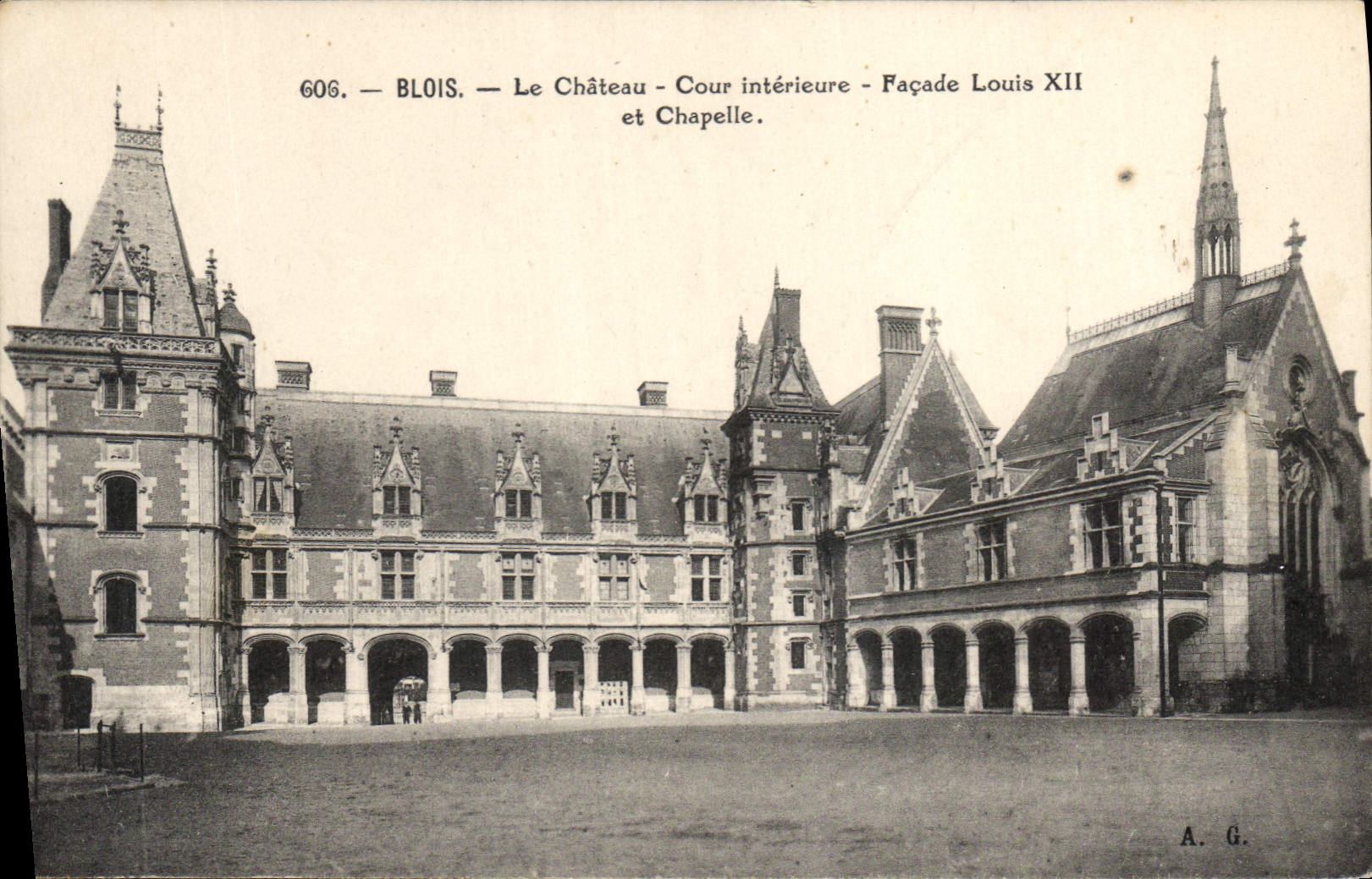 CPA Blois Le Chateau Cour interieur facade Louis XII et Chapelle 