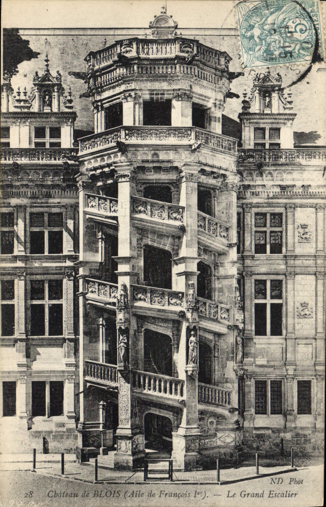 Château de BLOIS (Aile de François 1er) — Le Grand Escalier — ND Phôt