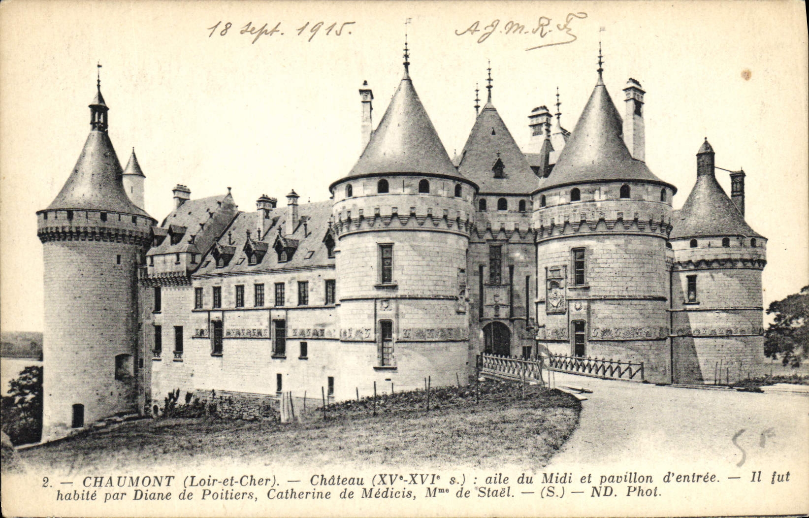 Chaumont (Loir-et-Cher) — Schloss (15. bis 16. Jahrhundert) : Südflügel und Eingangspavillon — ND. Foto.