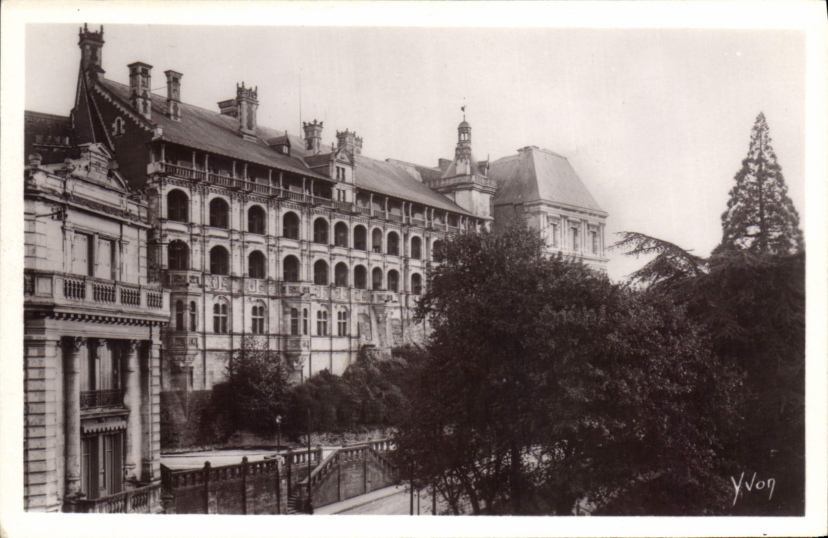 CPA La Douce France Chateaux de la Loire Chateau de Blois Aile Francois Ier 