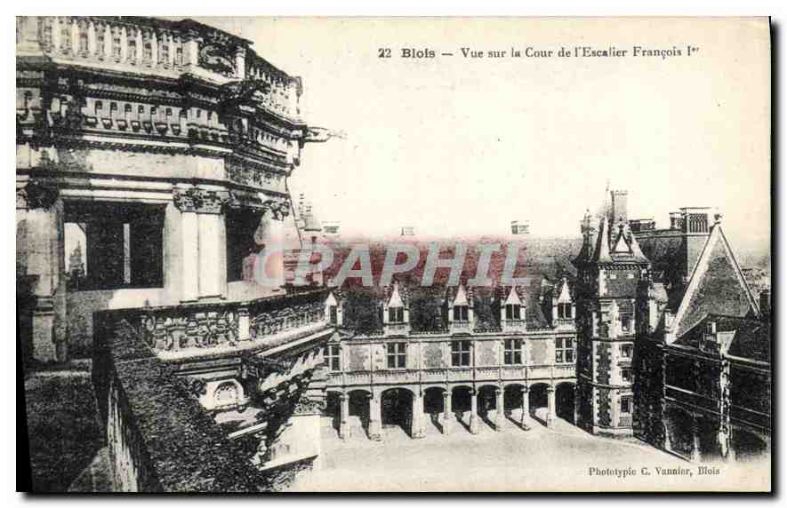 CPA Blois Vue sur la Cour de l'Escalier Francois Ier 