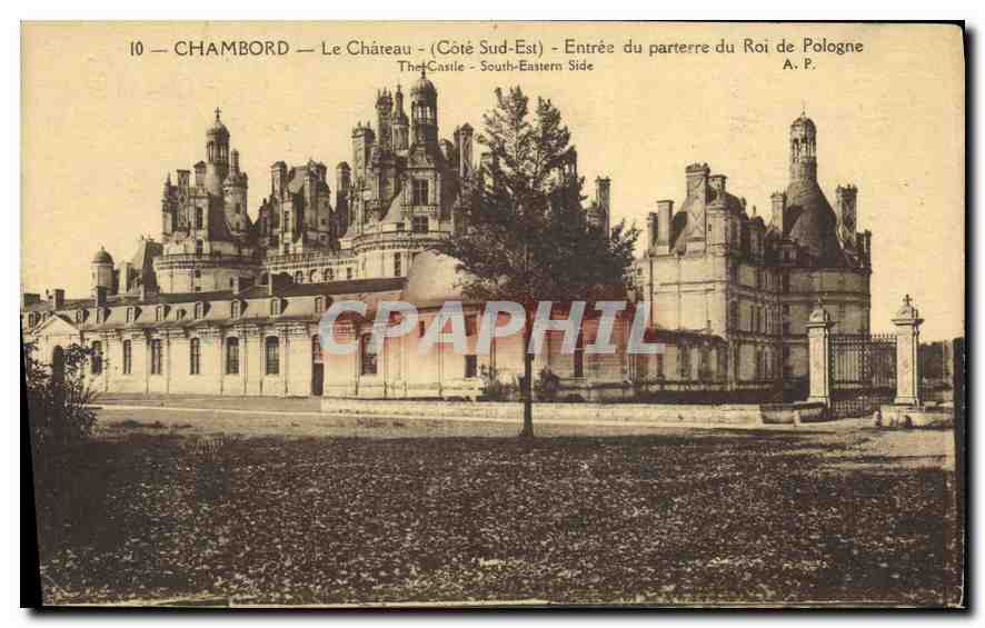 Chambord — Le Château — Côté Sud-Est — Entrée du parterre du Roi de Pologne — A. P.