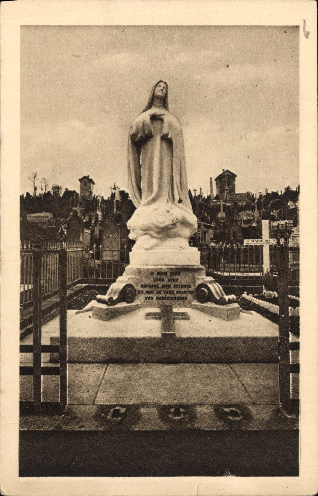 Statue de Notre-Dame de Lourdes — Monument élevé au Cimetière de L'Île-de-France — éditeur CPAPHIL