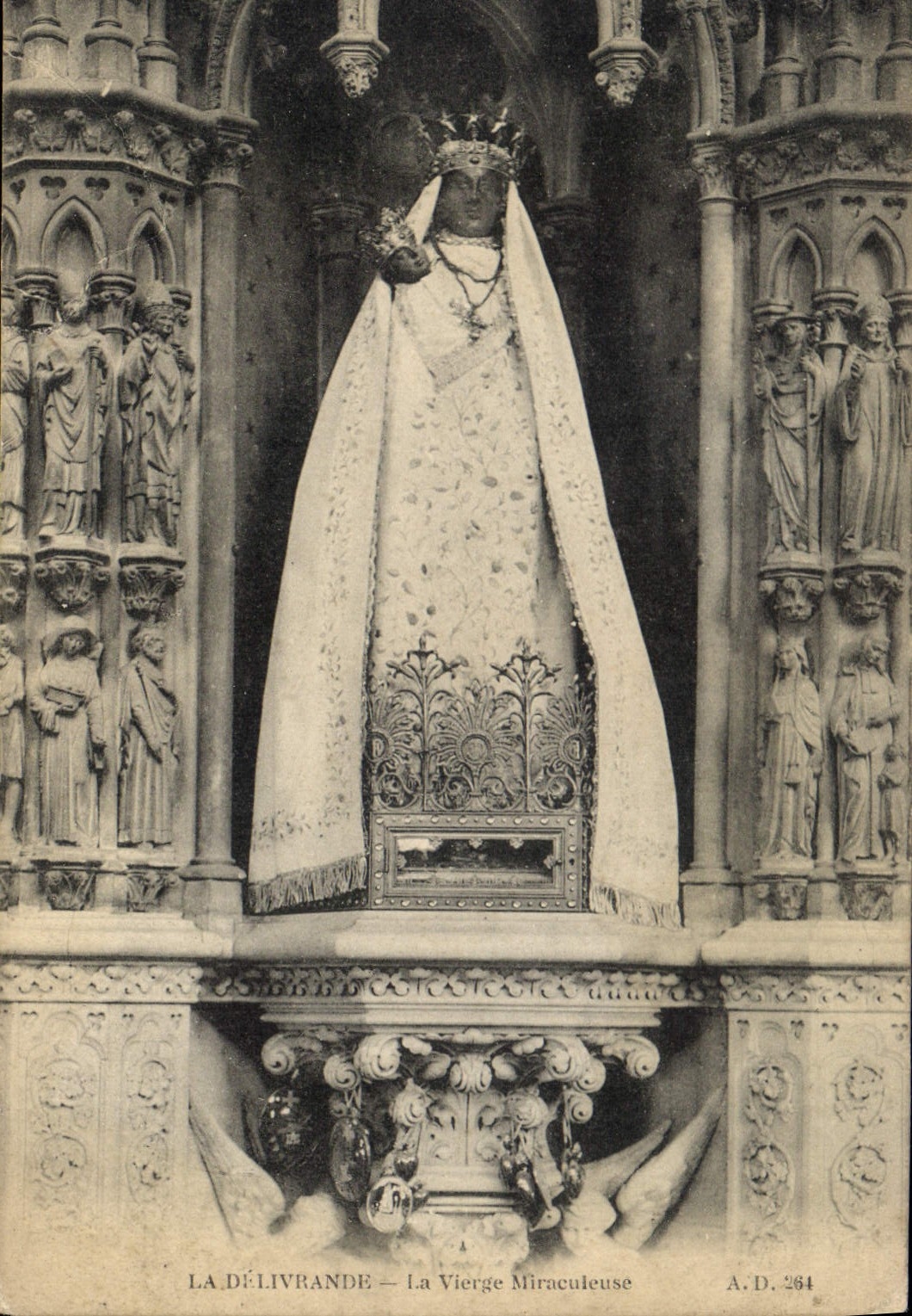 CPA La Delivrande La Vierge Miraculeuse 
